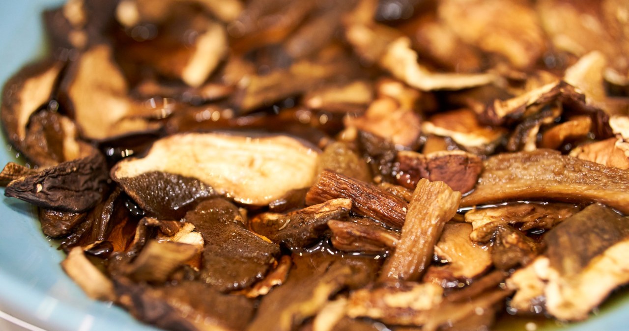 W jakiej wodzie moczyć grzyby? /wirestock /123RF/PICSEL