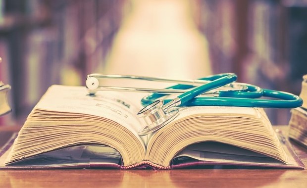 W jakim wieku wykrywano dawniej nowotwory? Wnioski z badań polskich naukowców