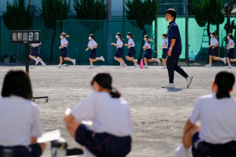 W Japonii problem karoshi dotyczy w dużej mierze nauczycieli. Wielu z nich z powodu przepracowania popada w depresję /East News