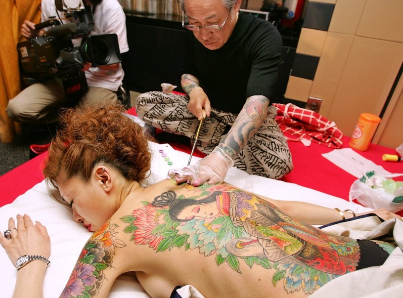W Japonii tradycyjny tatuaż trafił na cenzurowane /AFP