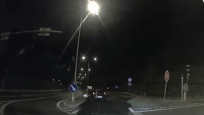 W Jaworznie ciężarówka zgubiła szlam. Trasę trzeba było zamknąć