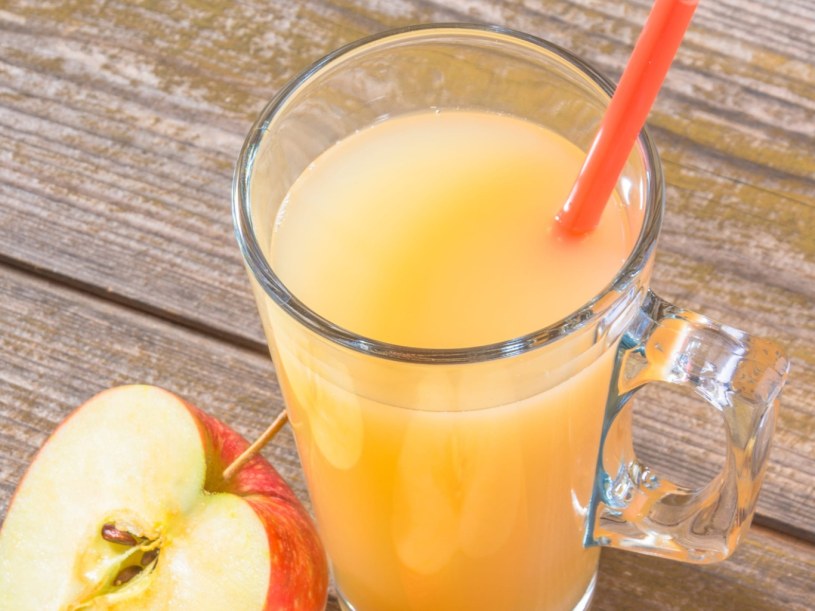 W jeden dzień usunie z jelit i wątroby toksyny. To najlepszy koktajl oczyszczający z jabłek