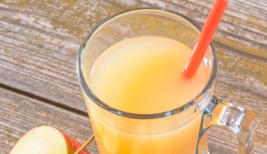 W jeden dzień usunie z jelit i wątroby toksyny. To najlepszy koktajl oczyszczający z jabłek