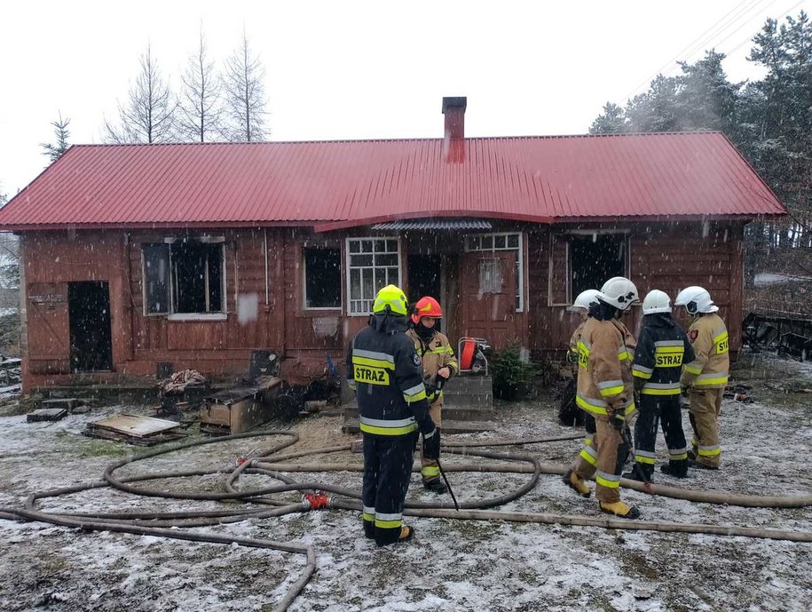 W jednym z pomieszczeń strażacy znaleźli ciało kobiety /Podkarpacka Policja /Policja