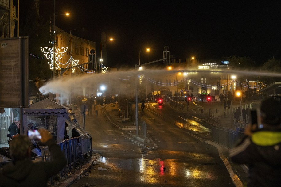 W Jerozolimie doszło w nocy do starć Palestyńczyków z izraelską policją /ATEF SAFADI  /PAP/EPA