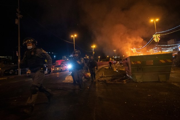 W Jerozolimie doszło w nocy do starć Palestyńczyków z izraelską policją /ATEF SAFADI  /PAP/EPA