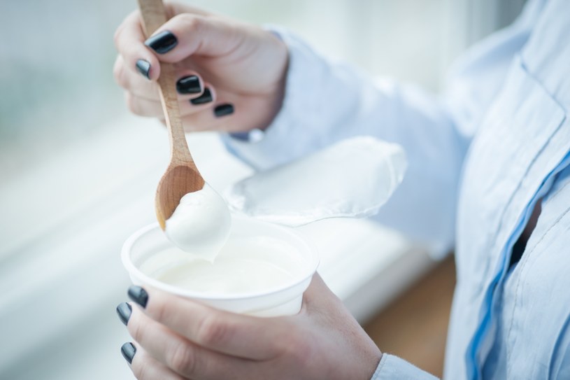 W jogurtach na bazie mleczka kokosowego znajdziemy znacznie więcej tłuszczów i o wiele mniej białka /123RF/PICSEL