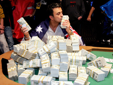 W kasynie Wynn miliarderzy ryzykują aż do 15 000 dolarów za każdym przyciśnięciem guzika /AFP