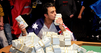 W kasynie Wynn miliarderzy ryzykują aż do 15 000 dolarów za każdym przyciśnięciem guzika /AFP