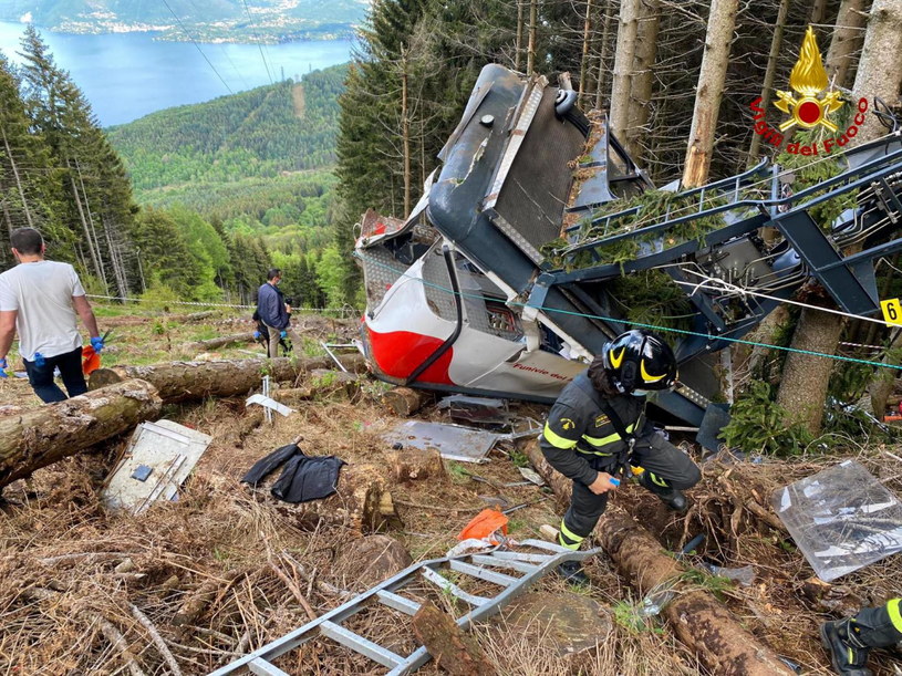 W katastrofie kolejki górskiej zginęło 14 osób /PAP/EPA/ITALIAN FIRE AND RESCUE SERVICE / HANDOUT /PAP