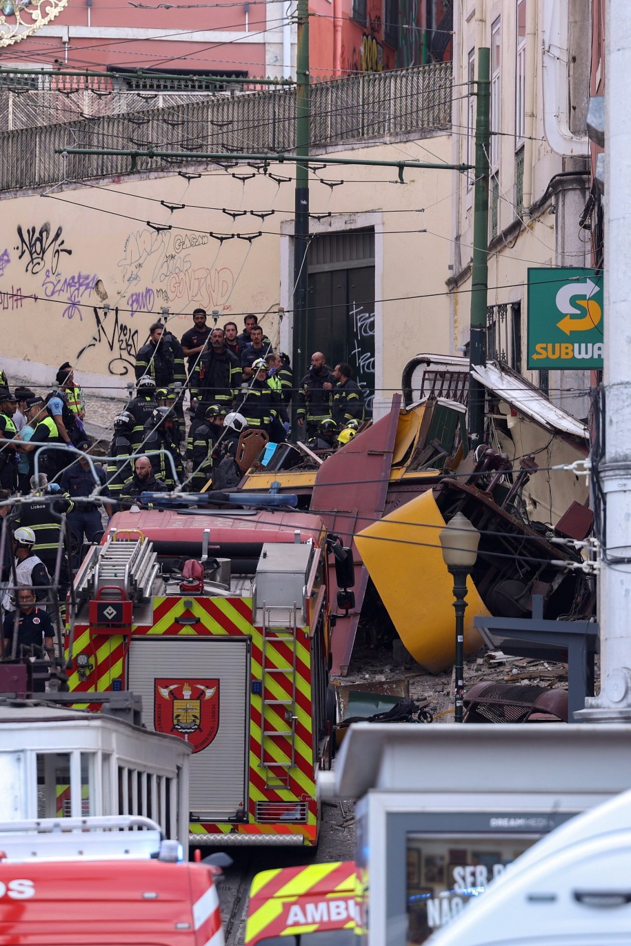 W katastrofie kolejki linowo-terenowej Gloria w Lizbonie zginęło 17 osób /MIGUEL A. LOPES