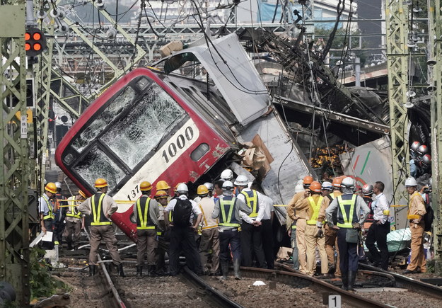 W katastrofie kolejowej w Japonii rannych zostało co najmniej 35 osób /KIMIMASA MAYAMA /PAP/EPA
