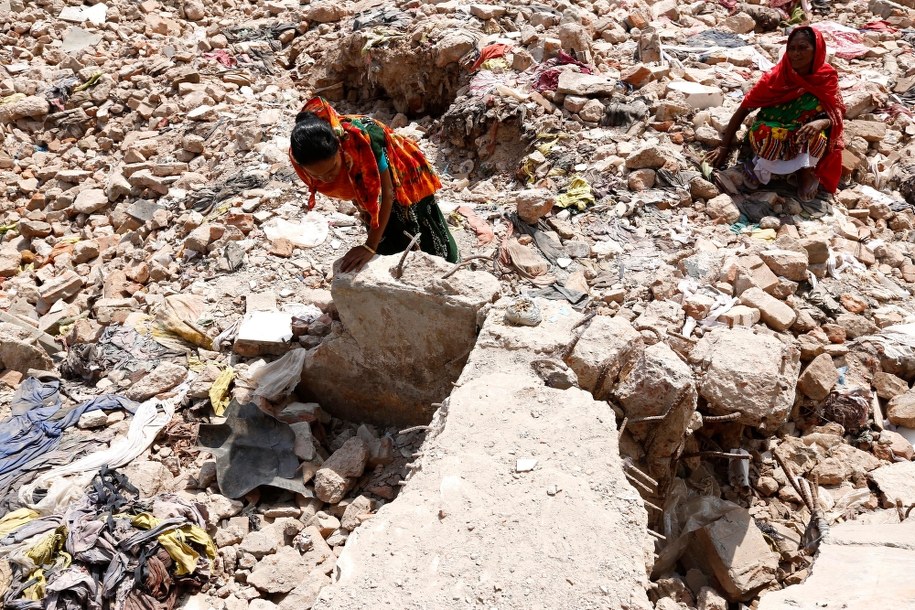 W katastrofie zginęło ponad 1138 ludzi, a ponad 2 tys. zostało rannych /ABIR ABDULLAH  /PAP/EPA