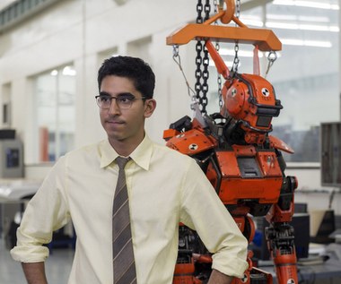 W kolejnej ekranowej kreacji  - filmie "Chappie" - oglądaliśmy Patela w roli konstruktora tytułowego robota nowej generacji, który dostaje się w ręce gangsterów, a ci resetują jego dotychczasową wiedzę i uczą wszystkiego od nowa, tak by pracował dla nich.

Patel nie ograniczał się jednak do wysokobudżetowych produkcji. W filmie "About Cherry", którego premiera odbyła się na festiwalu w Berlinie, zagrał najlepszego przyjaciela dziewczyny, która rozpoczyna karierę w branży porno; z kolei w niezależnym "The Road Within" wcielił się w postać młodego Brytyjczyka z zaburzeniami obsesyjno-kompulsyjnymi.

 