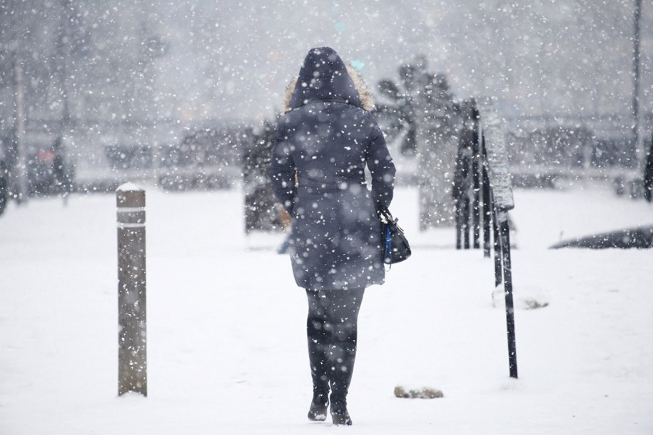 W kolejnych dniach będzie mroźno, zapowiadane są też opady śniegu /Shutterstock