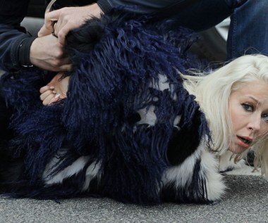 W kolejnym obrazie Patryka Vegi "Kobiety mafii" Warnke wcieliła się w postać żony gangstera. - Mam taką scenę w filmie, kiedy biorę kałasznikowa i przez przypadek strzelam z niego w małym pomieszczeniu. Bardzo się bałam tej sceny, bo byłam przekonana, że ogłuchnę. Nigdy wcześniej nie miałam kontaktu z bronią - przyznawała aktorka.