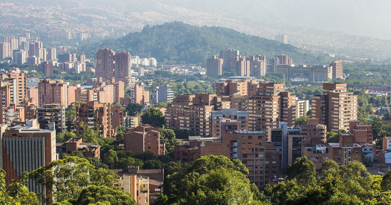 W kolumbijskim Medellin jest coraz więcej zieleni, która ma obniżyć temperaturę miasta /Pixabay.com