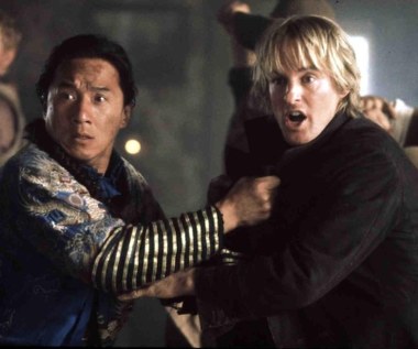 W komedii "Kowboj z Szanghaju" Wilson stworzył ekranowy duet z Jackiem Chanem.

- "Kowboj z Szanghaju" to według mnie klasyczny film "kumpelski". Początkowo Jackie i ja chcemy się pozabijać, szybko jednak zawiązuje się między nami nić przyjaźni. Wschód zderza się z Zachodem, co owocuje wieloma sytuacjami komediowymi - ocenił aktor.