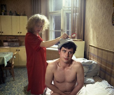 W komedii Wojciecha Wójcika "Zabić na końcu" (1990) Siwkiewicz zagrał łódzkiego robotnika Marka, który włamuje się do... szafy pancernej znanego reżysera. Znaleziony tam scenariusz staje się pożywką dla snutych na jawie kryminalno-miłosnych historii z udziałem głównego bohatera.