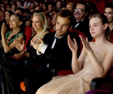 W komediodramacie "W krainie czarów" (2008) aktorka zagrała z kolei Phoebe, dziewczynkę żyjącą we własnym magicznym świecie, wolnym od sztywnych zasad, nakazów i zakazów. W jej filmową matkę wcielała się gwiazda "Gotowych na wszystko" Felicity Huffman. Natomiast w produkcji 3D "Dziadek do orzechów" (2009) Andrieja Konczałowskiego, osadzonej w Wiedniu lat 20. ubiegłego wieku, grała dziewczynkę, która otrzymuje od ojca chrzestnego w wigilijny wieczór niezwykłą lalkę.

W nagrodzonej Złotym Lwem na festiwalu w Wenecji produkcji Sofii Coppoli "Somewhere. Między miejscami" (2010) aktorka wcieliła się w Cleo, córkę znanego aktora (granego przez Stephena Dorffa), a przy okazji "wiecznego chłopca", którego świat wywraca się do góry nogami wraz z jej ponownym pojawieniem się w jego życiu. Rok później Elle wystąpiła w filmie "Twixt", tym razem wyreżyserowanym przez ojca Sofii, Francisa Forda Coppolę.