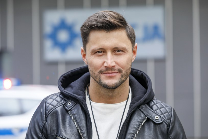Piotr Mróz wskakuje do przerębla!