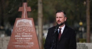 "W końcu przegrają, bo muszą". Mocne słowa szefa PSL-u w rocznicę katastrofy