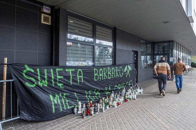 W kopalni Pniówek w środę doszło do wybuchu metanu, w czwartek wieczorem doszło do kolejnej eksplozji. Zapadła decyzja o odstąpieniu od akcji ratowniczej i odizolowaniu zagrożonego rejonu /Zbigniew Meissner /PAP