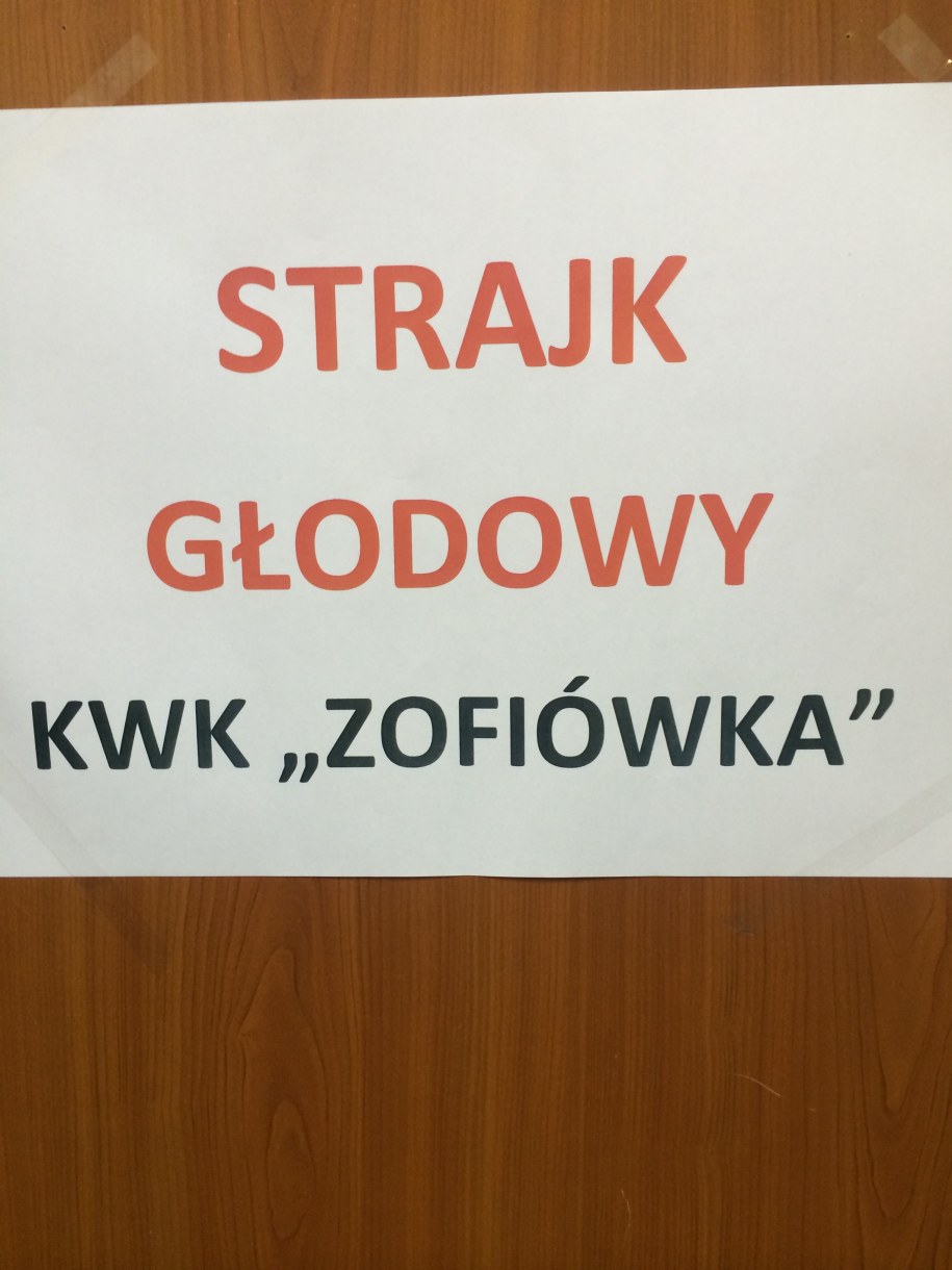 W kopalni Zofiówka głodówkę prowadzi 10 górników /Marcin Buczek /RMF FM