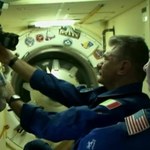W kosmosie nie można się nudzić. Członkowie załogi kosmicznej robią sobie "selfie" 