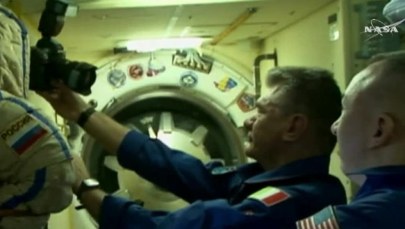 W kosmosie nie można się nudzić. Członkowie załogi kosmicznej robią sobie "selfie" 