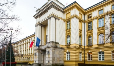 W KPRM szykują się podwyżki. O tyle mogą wzrosnąć pensje