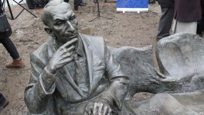 W Krakowie odsłonięto ławeczkę Jana Karskiego - kuriera, który poinformował świat o Holokauście