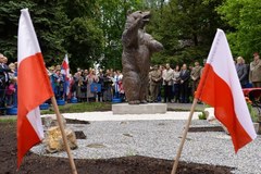 W Krakowie odsłonięto pomnik niedźwiedzia Wojtka