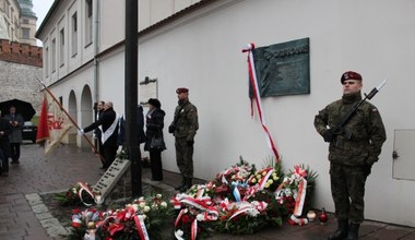 W Krakowie odsłonięto tablicę pamięci ofiar tzw. Operacji Polskiej NKWD