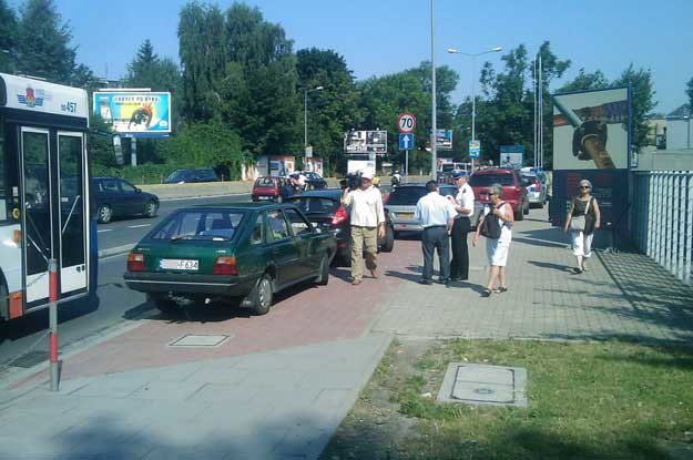 W Krakowie policja pilnowała buspasów w towarzystwie telewizji /INTERIA.PL