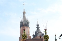 W Krakowie ruszyły targi wielkanocne: Koszyki, palmy, pisanki