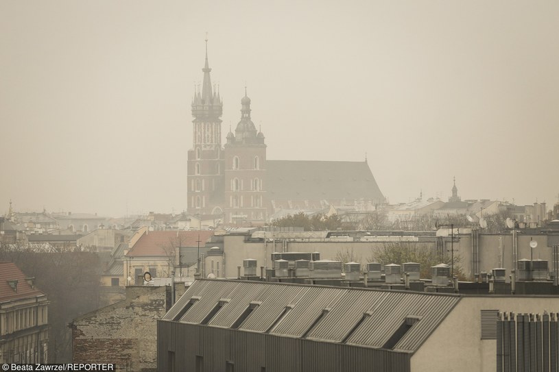 W Krakowie zanieczyszczenie powietrza często przekracza dopuszczajace normy /Fot. Beata Zawrzel /Reporter