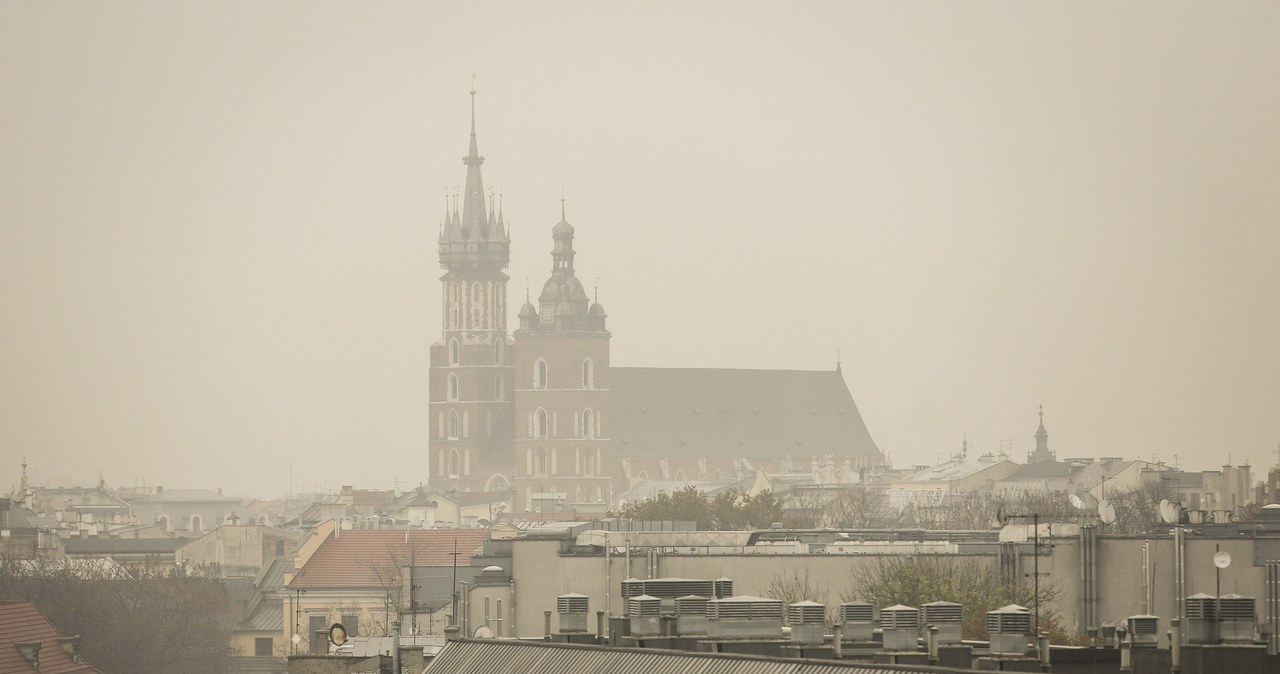 W Krakowie zanieczyszczenie powietrza często przekracza dopuszczajace normy /Fot. Beata Zawrzel /Reporter