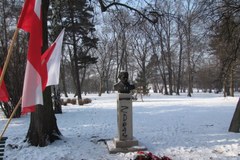 W Krakowie znów zdewastowano pomnik pułkownika Kuklińskiego