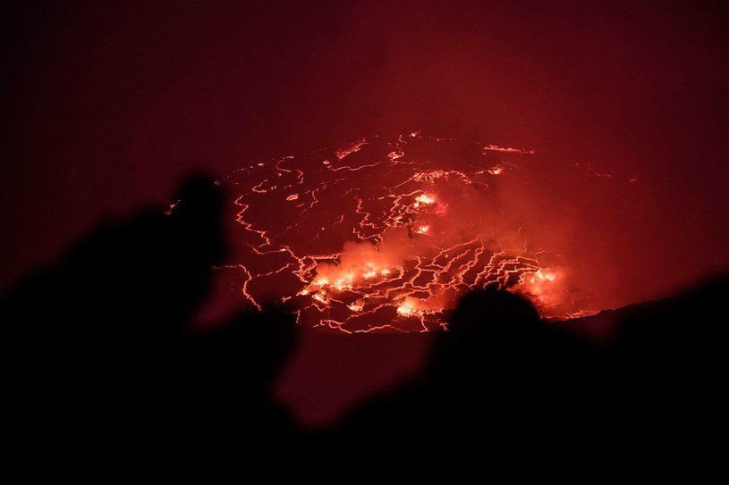 W kraterze wulkanu cały czas "gotuje się" wrząca lawa, która może w każdym momencie wybuchnąć /Thierry Falise/LightRocket /Getty Images