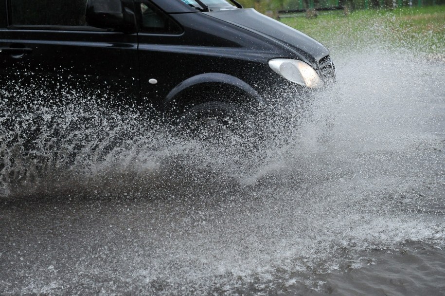 Ulewy w Wielkopolsce: ​Woda zalała część trasy szybkiego tramwaju