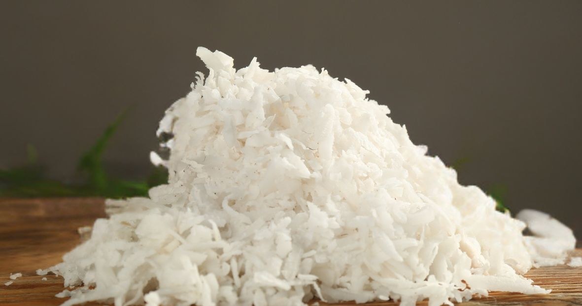 W kuchni wytrawnej wiórki kokosowe mogą być dodatkiem do curry, zup kremów czy dań ryżowych / pixelshot /Canva Pro