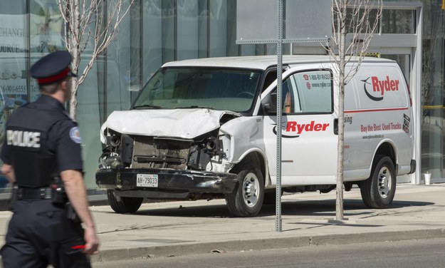 W kwietniu 2018 roku furgonetka kierowana przez Minassiana staranowała ludzi na przejściu dla pieszych w Toronto /WARREN TODA /PAP/EPA