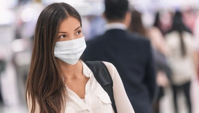 W kwietniu maseczki w aptekach i przychodniach nadal obowiązkowe