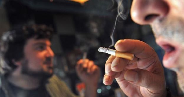 W latach 2012-2015 przeprowadzona zostanie stopniowa podwyżka akcyzy na papierosy /AFP