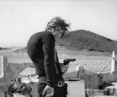 W latach 60. Kinski wystąpił w ponad 50 filmach, m.in.: „Winnetou II: Ostatni regenci” (1964) Haralda Reinla, „Za kilka dolarów więcej” (1965) Sergio Leone i „Doktorze Żywago” (1965) Davida Leana. W kolejnych latach mogliśmy go oglądać także w: dramacie Andrzeja Żuławskiego „Najważniejsze to kochać” (1975), nominowanym do Oscara izraelskim „Mivtsa Yonatan” (1977) oraz komedii Billy'ego Windera „Najlepszy kumpel” (1981). Ostatnim filmem, w którym wystąpił, a równocześnie jego debiutem reżyserskim był dramat biograficzny „Kinski Paganini” (1989). W filmie wystąpił jego syn Nikolai.