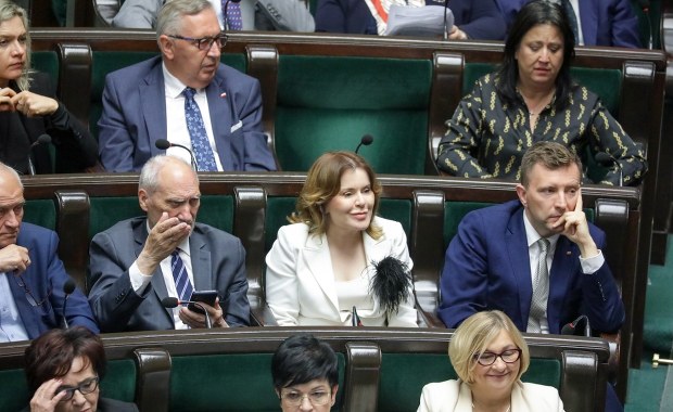 W ławach poselskich nowi politycy PiS. Wszystko przez transfery do kancelarii prezydenta 