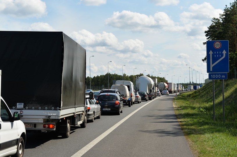 W lecie na autostradzie A1 tworzą się kilometrowe korki /Gerard /Reporter