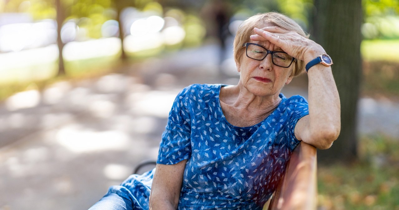 W lecie też jesteśmy narażeni na przeziębienie. Z czego wynika ono najczęściej? /123RF/PICSEL