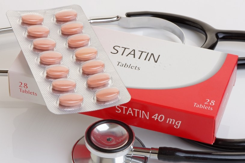 W leczeniu wysokiego cholesterolu skutecznymi lekami są statyny, które przepisuje lekarz rodzinny /123RF/PICSEL